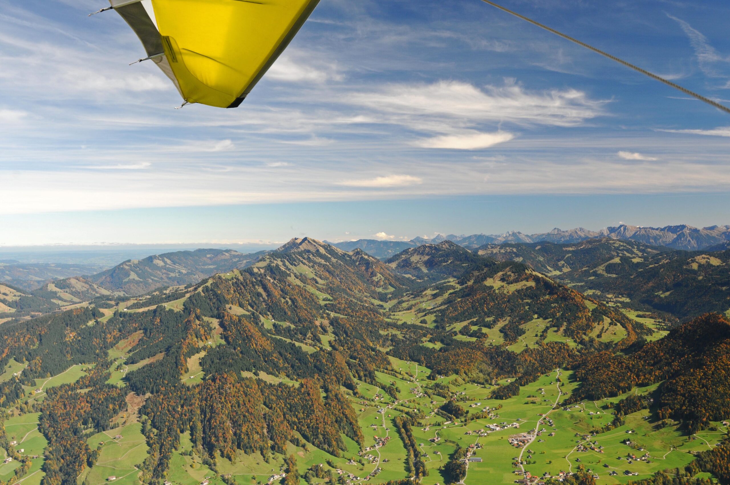 Rundflug mit Blick auf Hochgrat und Nagelfluhkette im Herbst